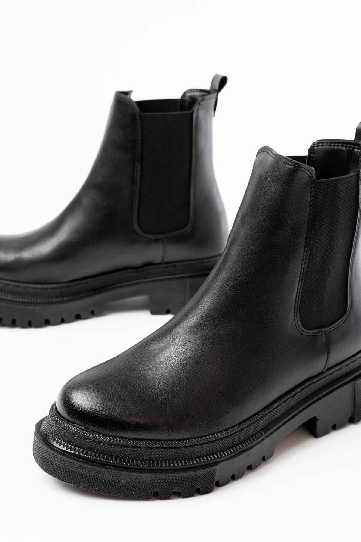 Ayakkabı Aşkı 812-2137 Siyah Lastikli Günlük Kadın Bot