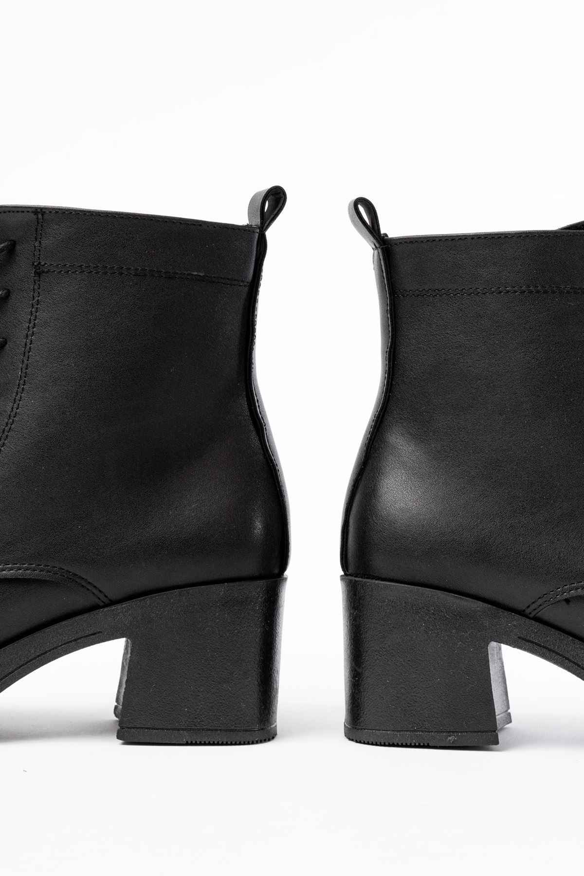 Ayakkabı Aşkı 5109-3025 Siyah Bağcıklı Fermuarlı Kalın Topuklu Günlük Kadın Bot