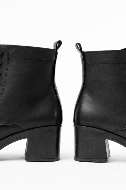 Ayakkabı Aşkı Siyah Bağcıklı Fermuarlı Kalın Topuklu Günlük Kadın Bot