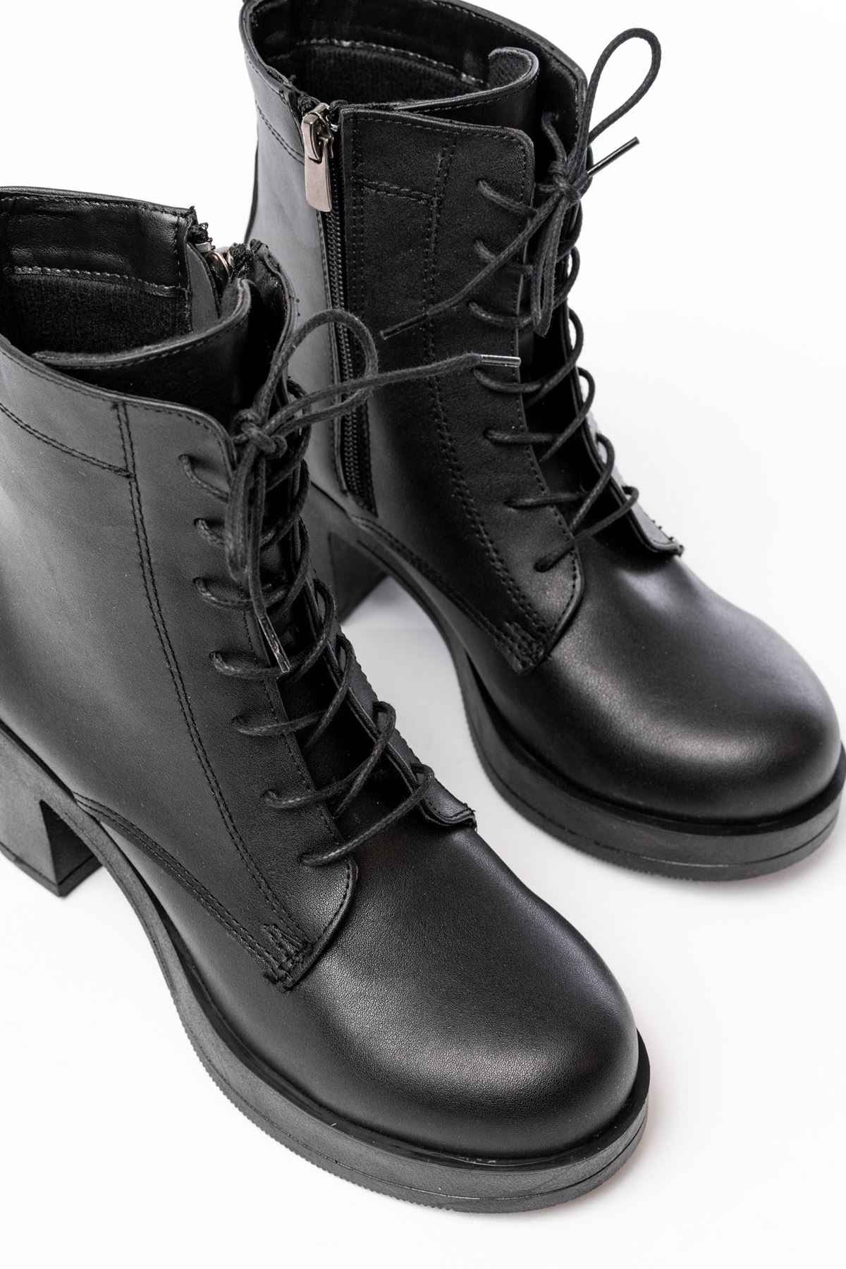 Ayakkabı Aşkı 5109-3025 Siyah Bağcıklı Fermuarlı Kalın Topuklu Günlük Kadın Bot
