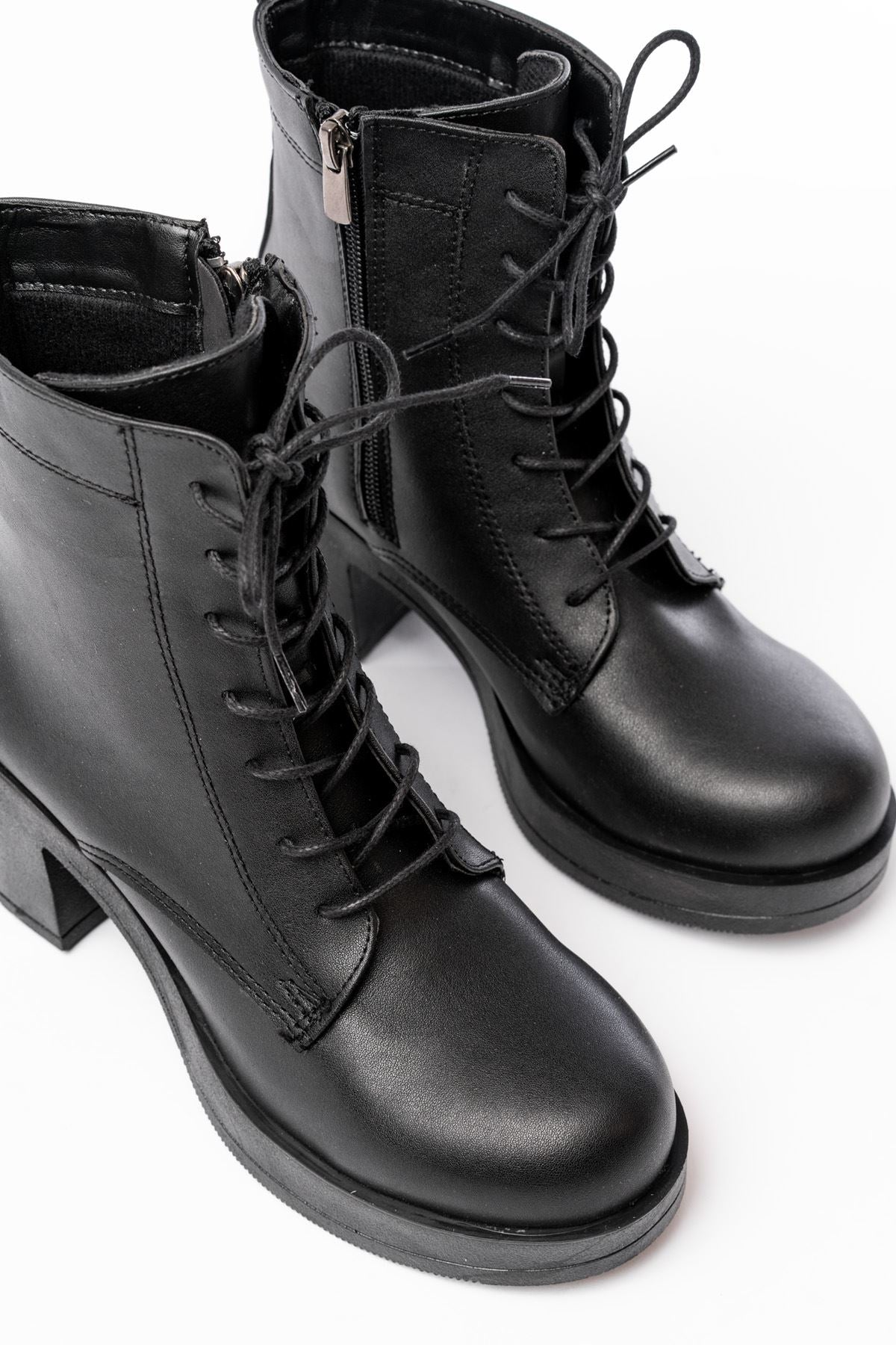 Ayakkabı Aşkı Siyah Bağcıklı Fermuarlı Kalın Topuklu Günlük Kadın Bot