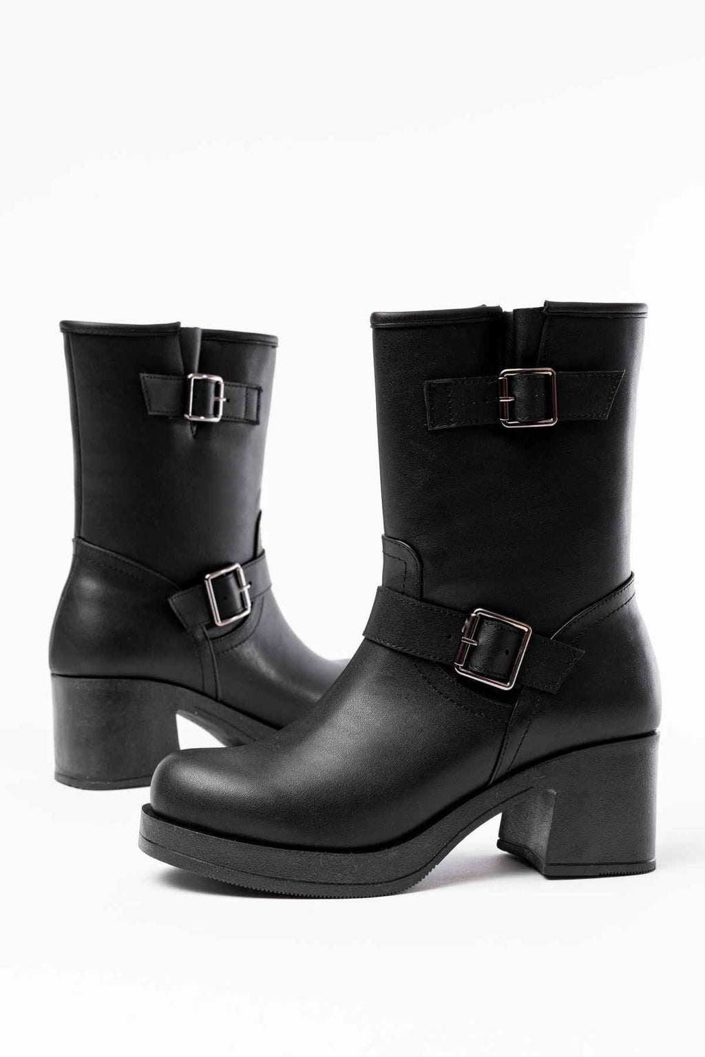 Ayakkabı Aşkı 5109-3043 Siyah Toka Aksesuarlı Fermuarlı Kalın Topuklu Günlük Kadın Bot