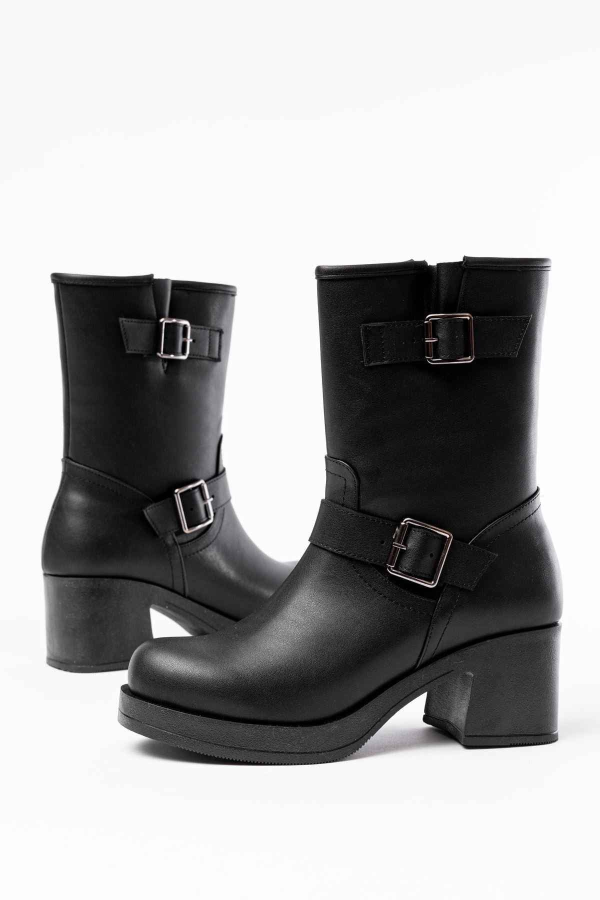 Ayakkabı Aşkı 5109-3043 Siyah Toka Aksesuarlı Fermuarlı Kalın Topuklu Günlük Kadın Bot