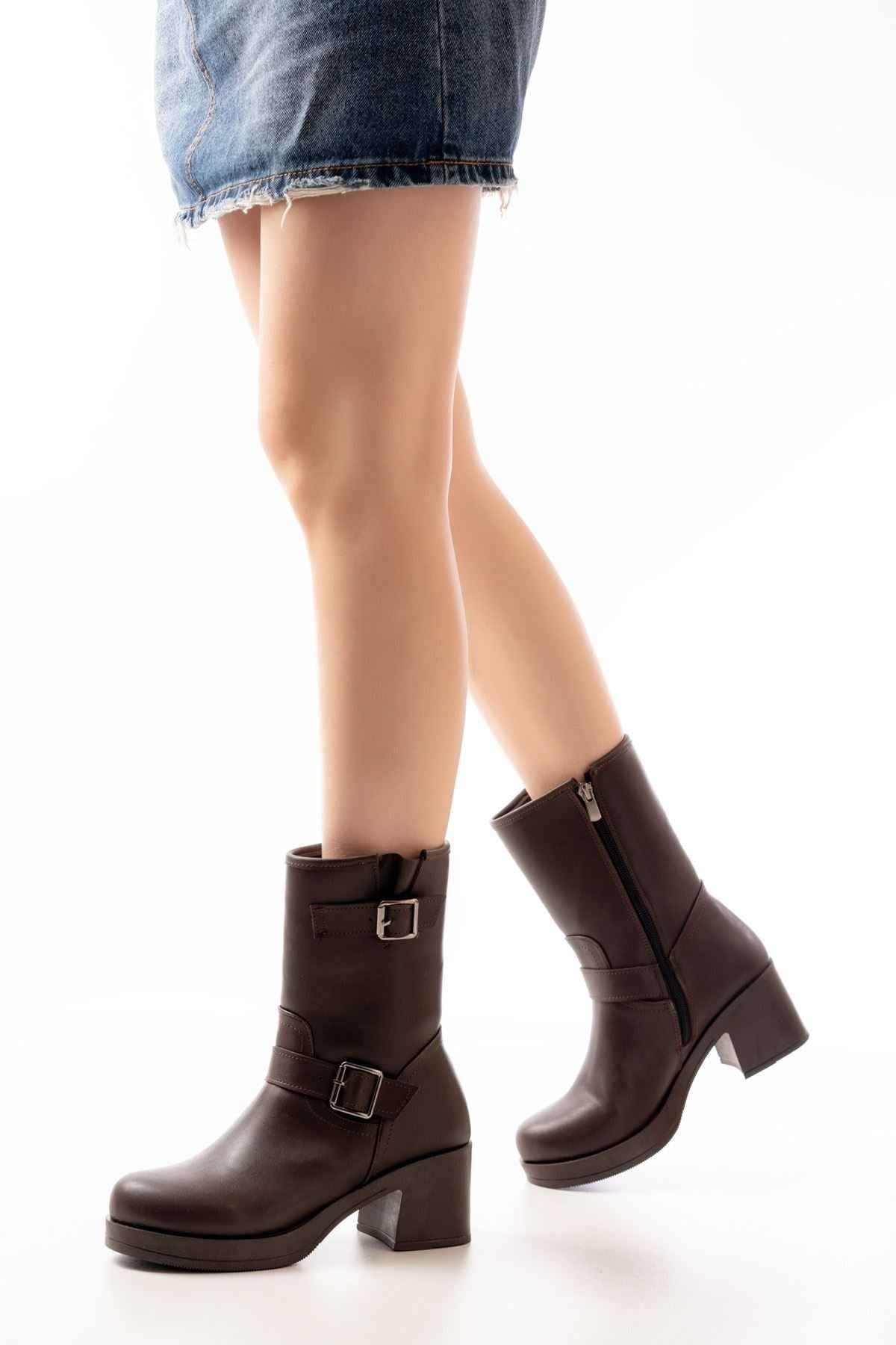 Ayakkabı Aşkı 5109-3043 Kahverengi Toka Aksesuarlı Fermuarlı Kalın Topuklu Günlük Kadın Bot