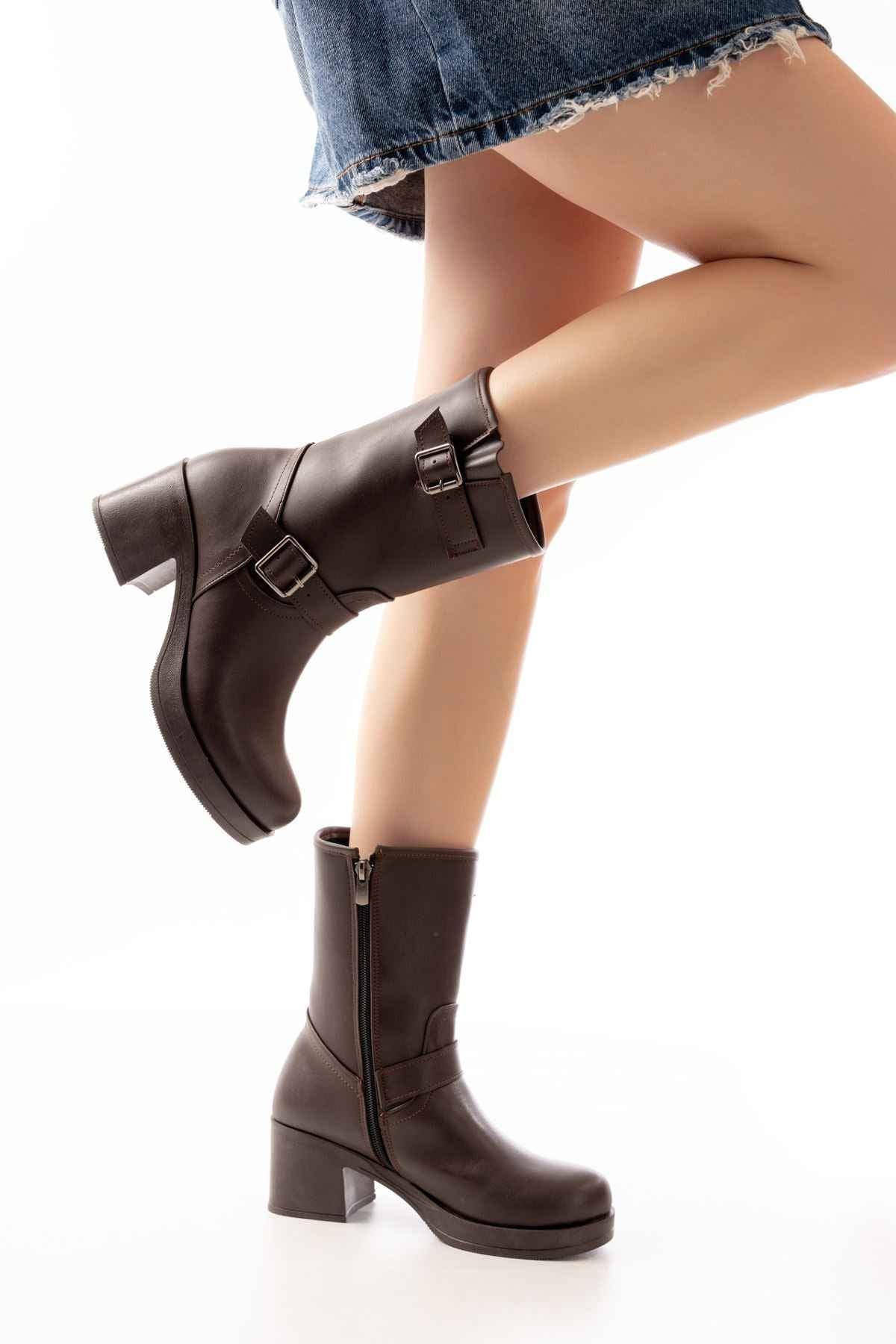 Ayakkabı Aşkı 5109-3043 Kahverengi Toka Aksesuarlı Fermuarlı Kalın Topuklu Günlük Kadın Bot