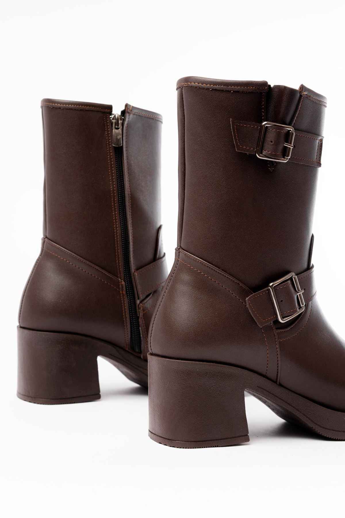 Ayakkabı Aşkı 5109-3043 Kahverengi Toka Aksesuarlı Fermuarlı Kalın Topuklu Günlük Kadın Bot