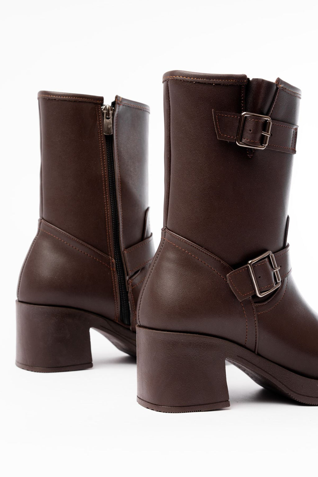 Ayakkabı Aşkı Kahverengi Toka Aksesuarlı Fermuarlı Kalın Topuklu Günlük Kadın Bot - Ayakkabı Aşkı