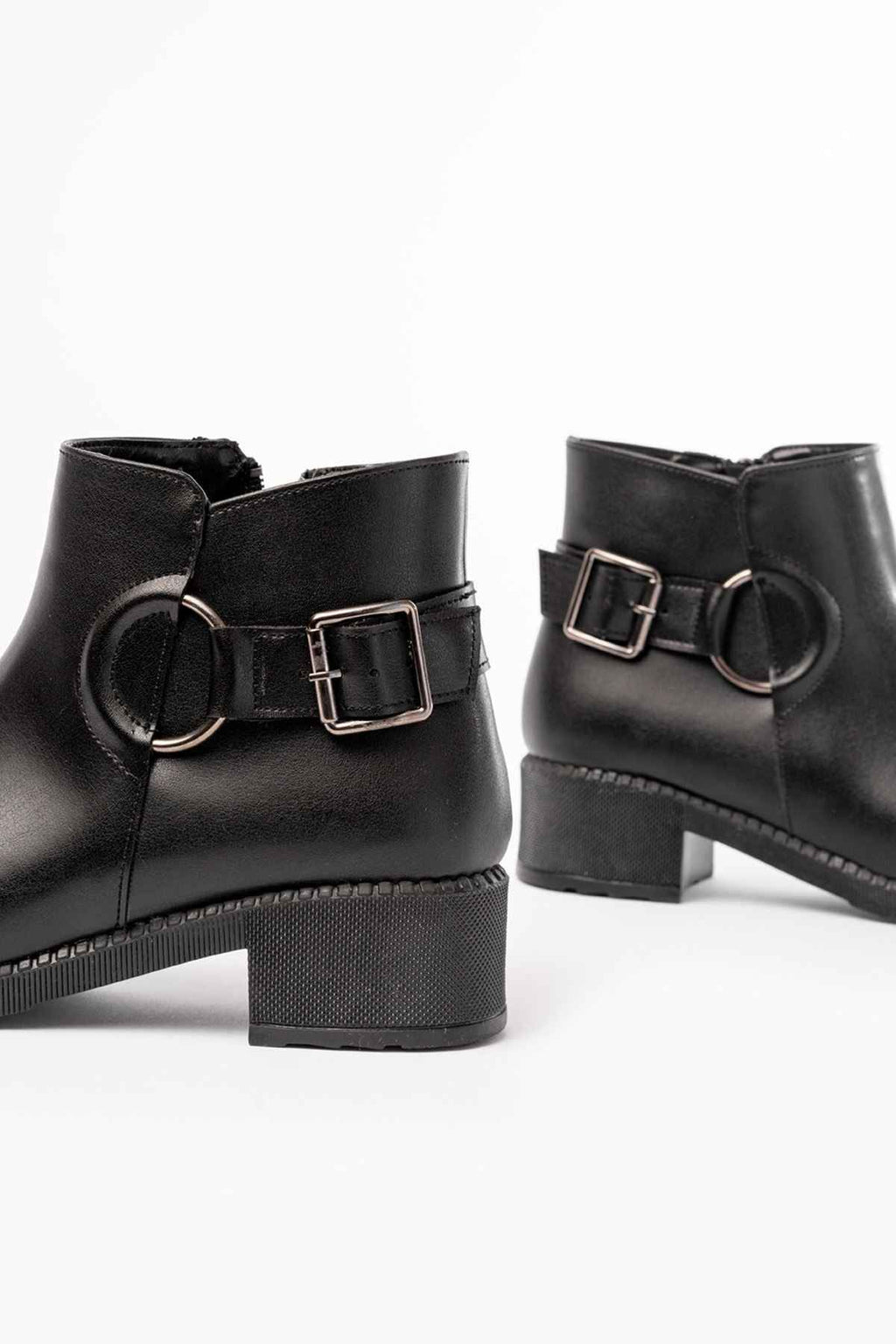 Ayakkabı Aşkı 270-3030 Siyah Toka Aksesuarlı Fermuarlı Günlük Kadın Bot