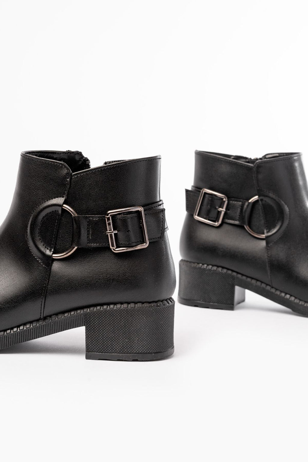 Ayakkabı Aşkı Siyah Toka Aksesuarlı Fermuarlı Günlük Kadın Bot