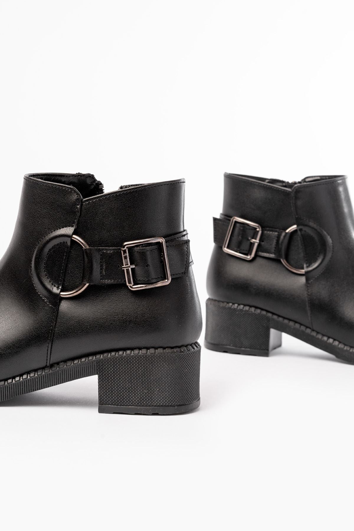 Ayakkabı Aşkı Siyah Toka Aksesuarlı Fermuarlı Günlük Kadın Bot