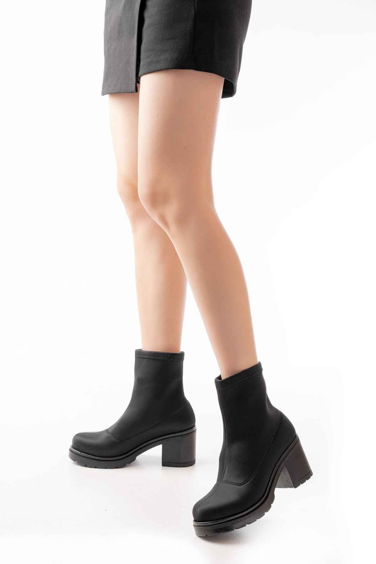 Ayakkabı Aşkı 767-3011 Dalgıç Siyah Kalın Topuklu Günlük Kadın Bot