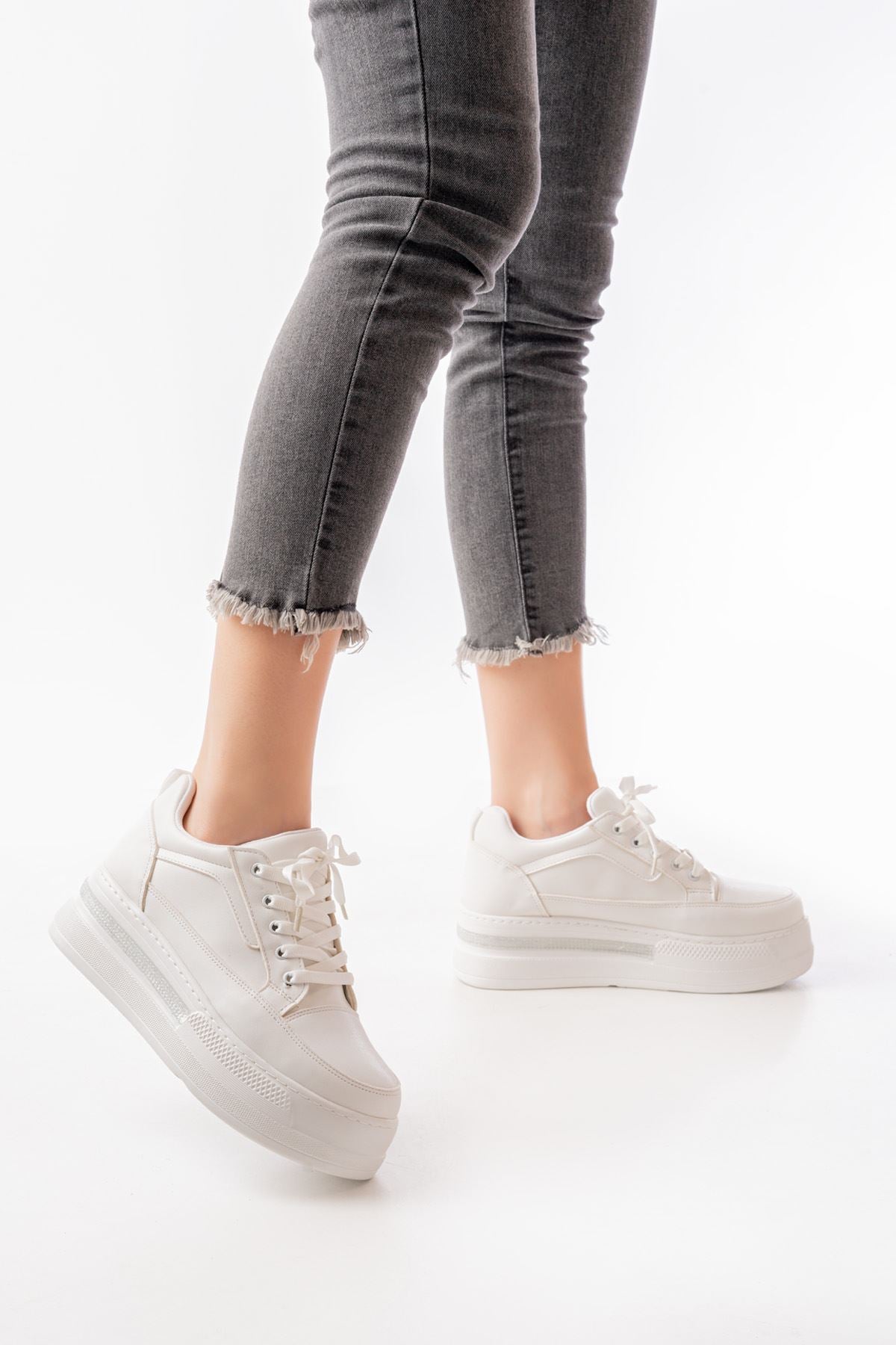 Ayakkabı Aşkı Beyaz Bağcıklı Taban Taş Aksesuarlı Günlük Spor Ayakkabı - Ayakkabı Aşkı