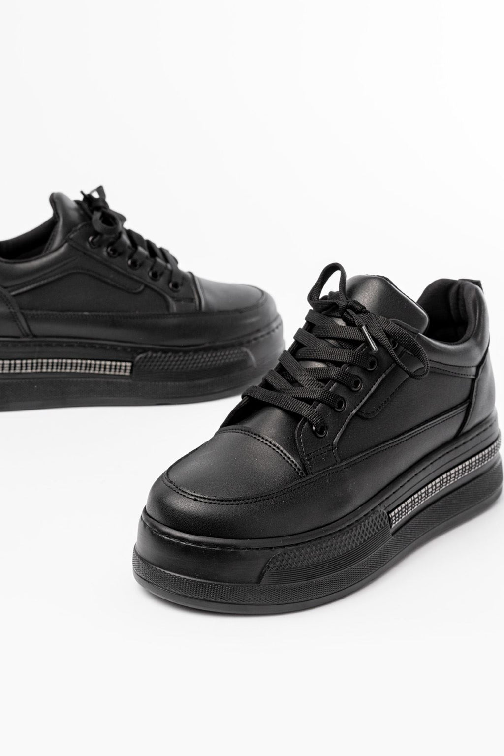 FLN-1999 Siyah Bağcıklı Taban Taş Aksesuarlı Günlük Spor Ayakkabı - Siyah