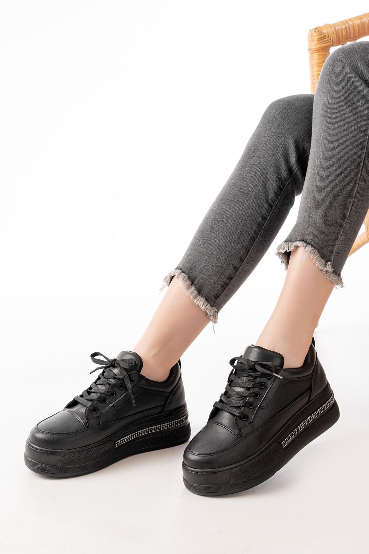 Ayakkabı Aşkı Siyah Bağcıklı Taban Taş Aksesuarlı Günlük Spor Ayakkabı