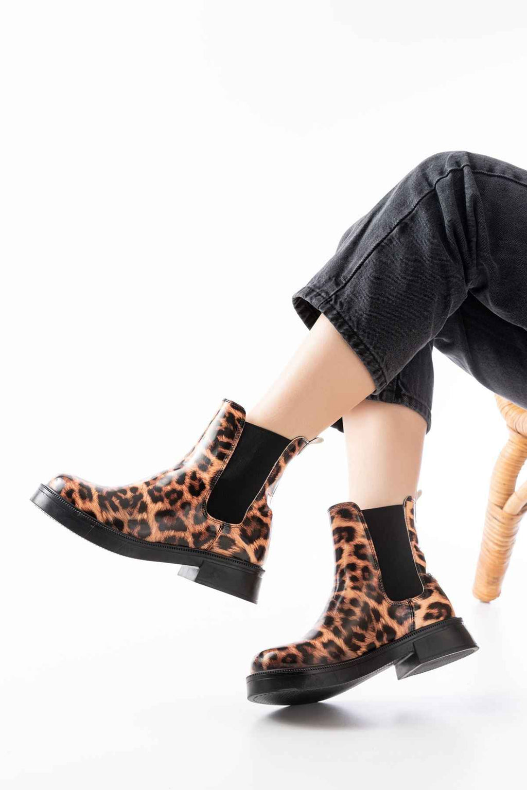 Ayakkabı Aşkı 02-2137 Leopar Lastikli Günlük Kadın Bot
