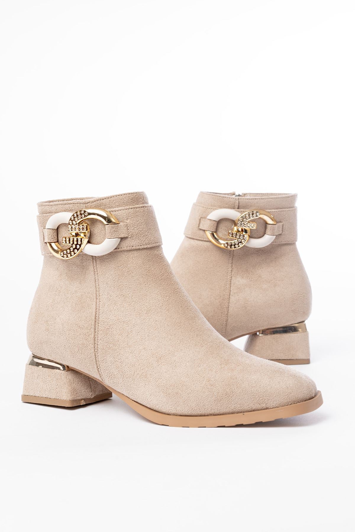 Ayakkabı Aşkı Bej Süet Toka Aksesuarlı Topuklu Fermuarlı Günlük Kadın Bot - Ayakkabı Aşkı