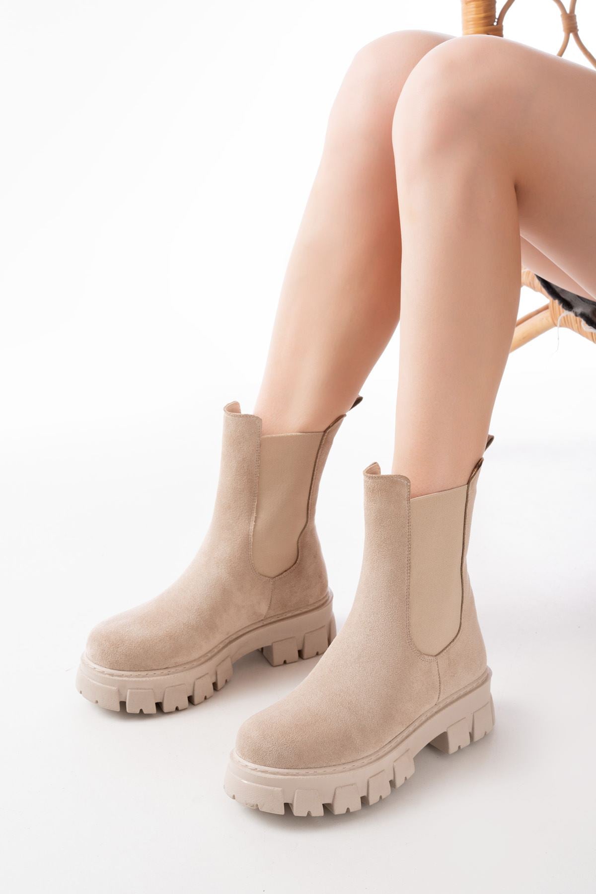 Ayakkabı Aşkı Bej Süet Yüksek Tabanlı Lastikli Günlük Kadın Bot - Ayakkabı Aşkı