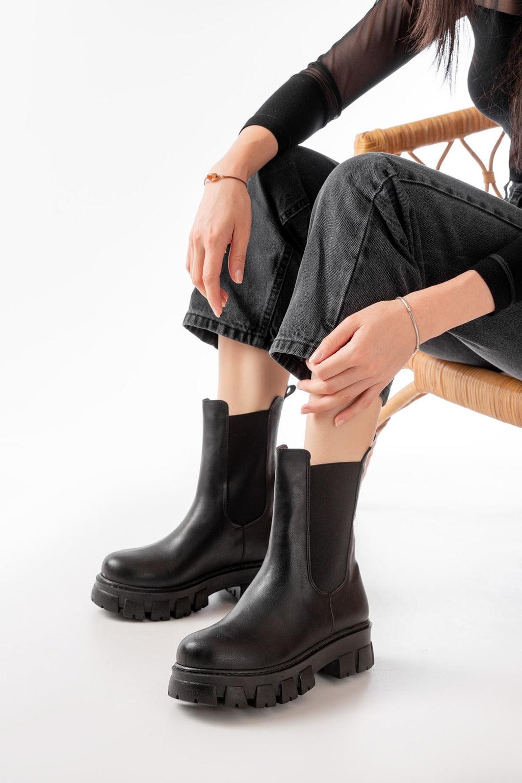 Ayakkabı Aşkı Siyah Yüksek Tabanlı Lastikli Günlük Kadın Bot