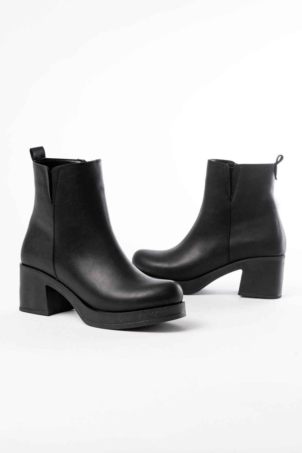 Ayakkabı Aşkı 5109-3057 Siyah Lastikli Fermuarlı Kalın Topuklu Günlük Kadın Bot