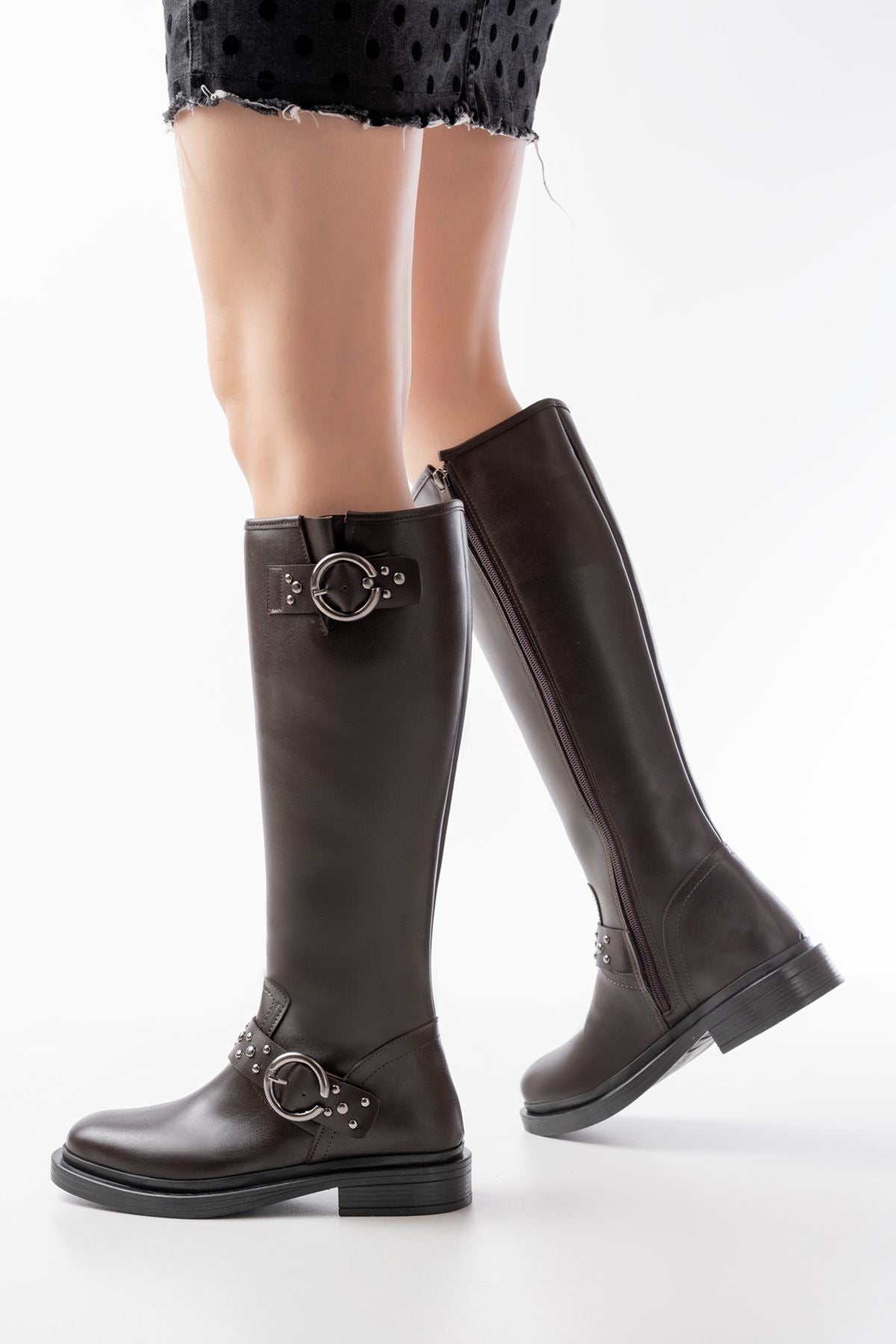 2024-3004 Kahverengi Toka Aksesuarlı Lastikli Fermuarlı Günlük Kadın Çizme - Kahve