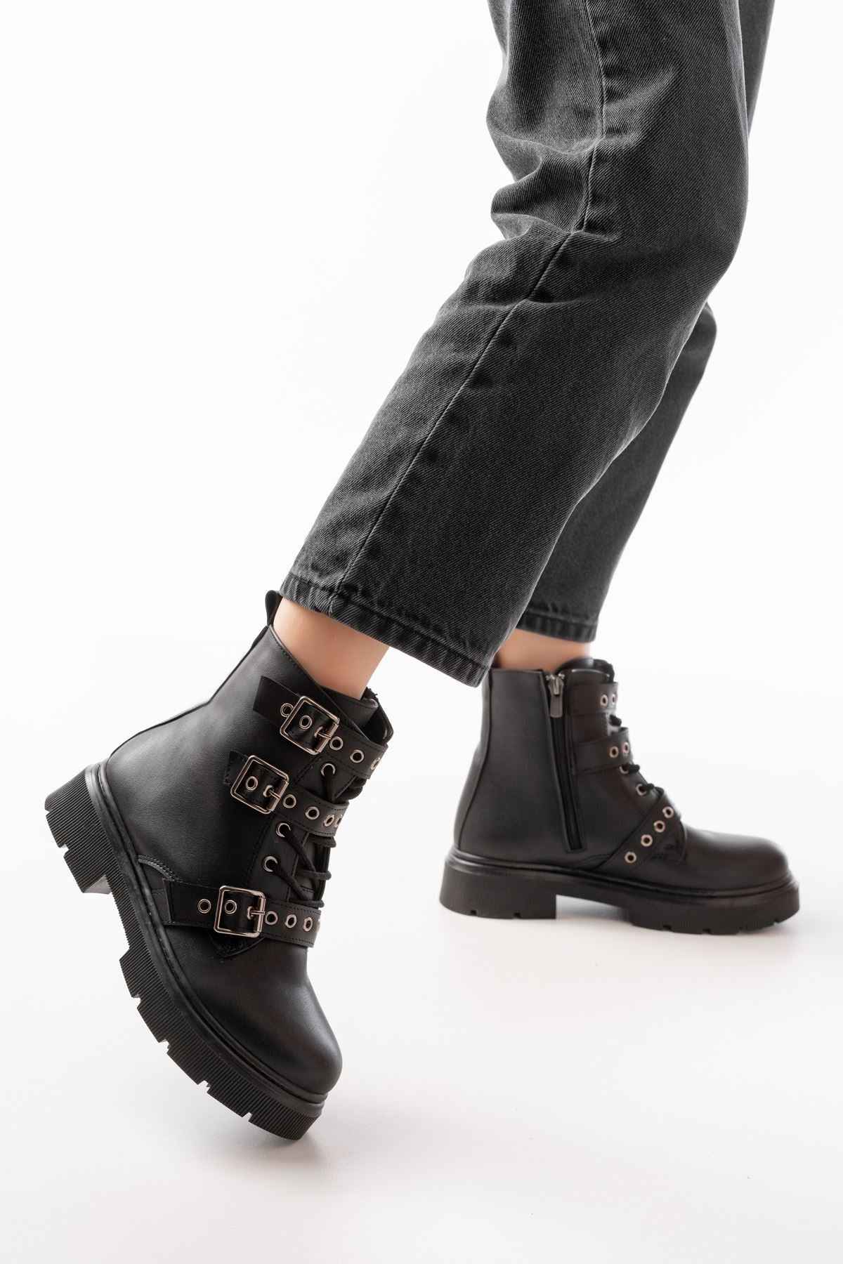 Ayakkabı Aşkı 508-3039 Siyah Toka Aksesuarlı Fermuarlı  Günlük Kadın Bot
