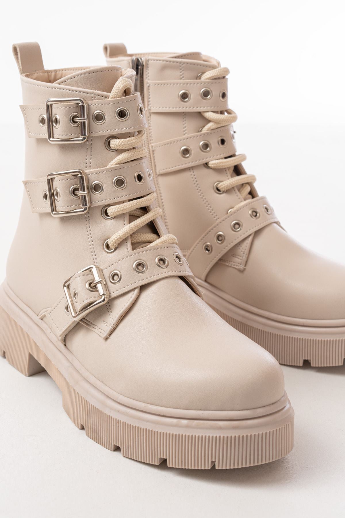 Ayakkabı Aşkı Bej Toka Aksesuarlı Fermuarlı Günlük Kadın Bot - Ayakkabı Aşkı