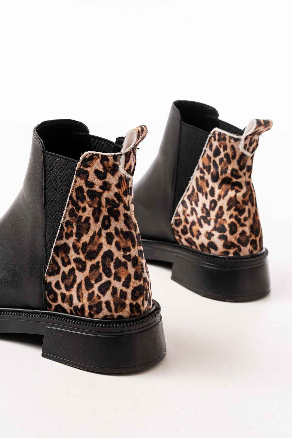 Ayakkabı Aşkı 02-02 Taşsız Leopar Lastikli Günlük Kadın Bot