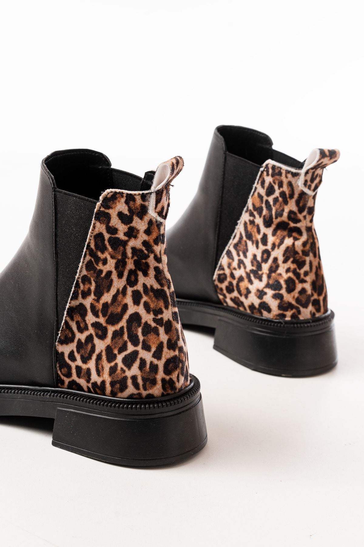 Ayakkabı Aşkı Taşsız Leopar Lastikli Günlük Kadın Bot