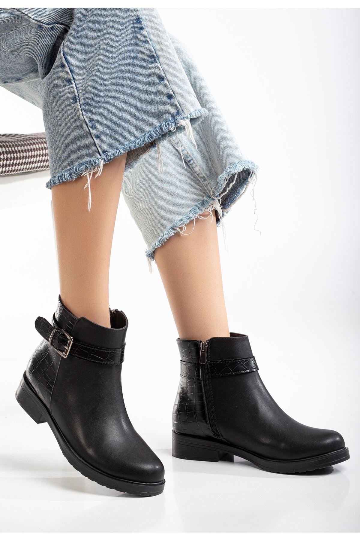 Ayakkabı Aşkı 165-204/1 Siyaha Kroko Toka Aksesuarlı Fermuarlı Günlük Kadın Bot - Ayakkabı Aşkı