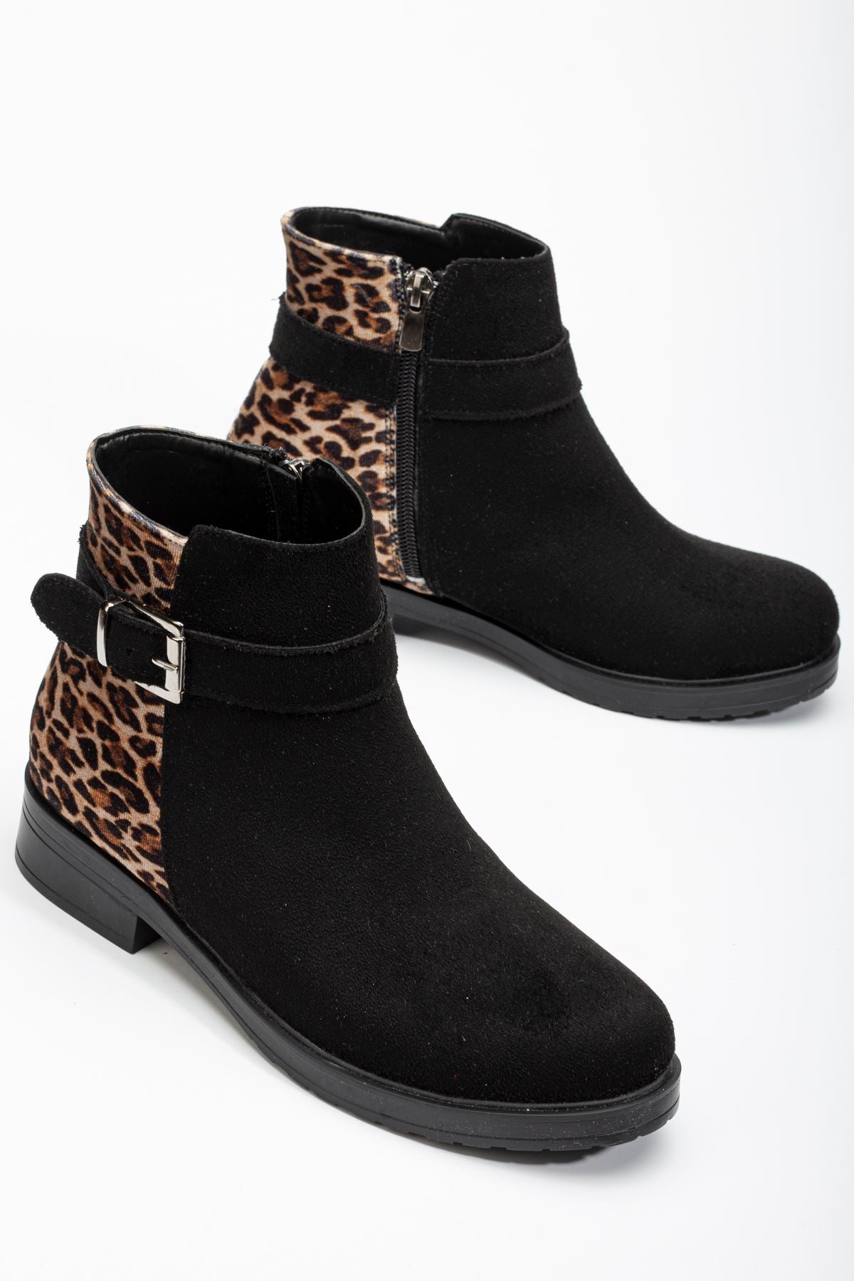 Ayakkabı Aşkı 165-204/1 Siyah Süete Leopar Toka Aksesuarlı Fermuarlı Günlük Kadın Bot - Ayakkabı Aşkı