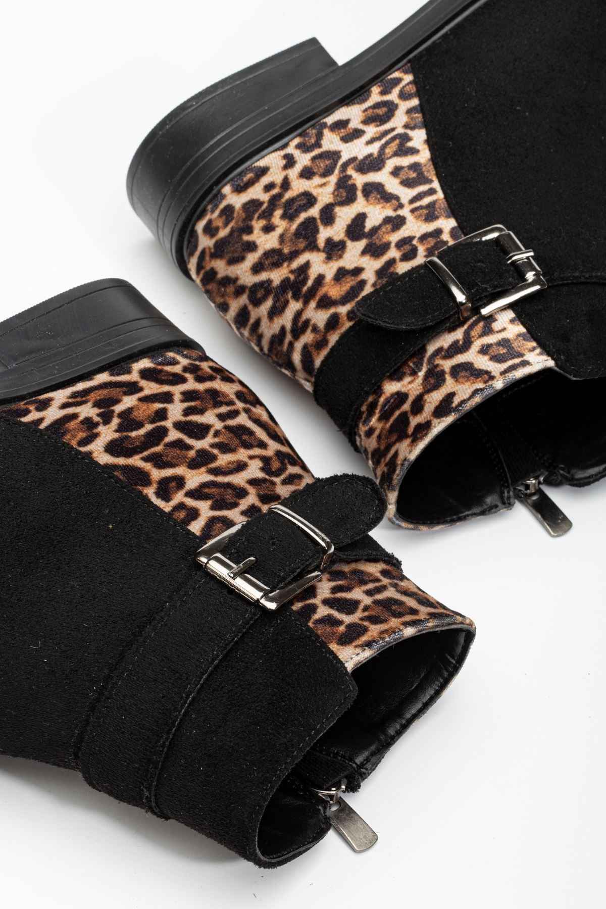 Ayakkabı Aşkı 165-204/1 Siyah Süete Leopar Toka Aksesuarlı Fermuarlı Günlük Kadın Bot