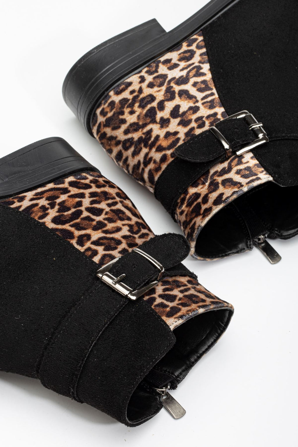 Ayakkabı Aşkı 165-204/1 Siyah Süete Leopar Toka Aksesuarlı Fermuarlı Günlük Kadın Bot - Ayakkabı Aşkı