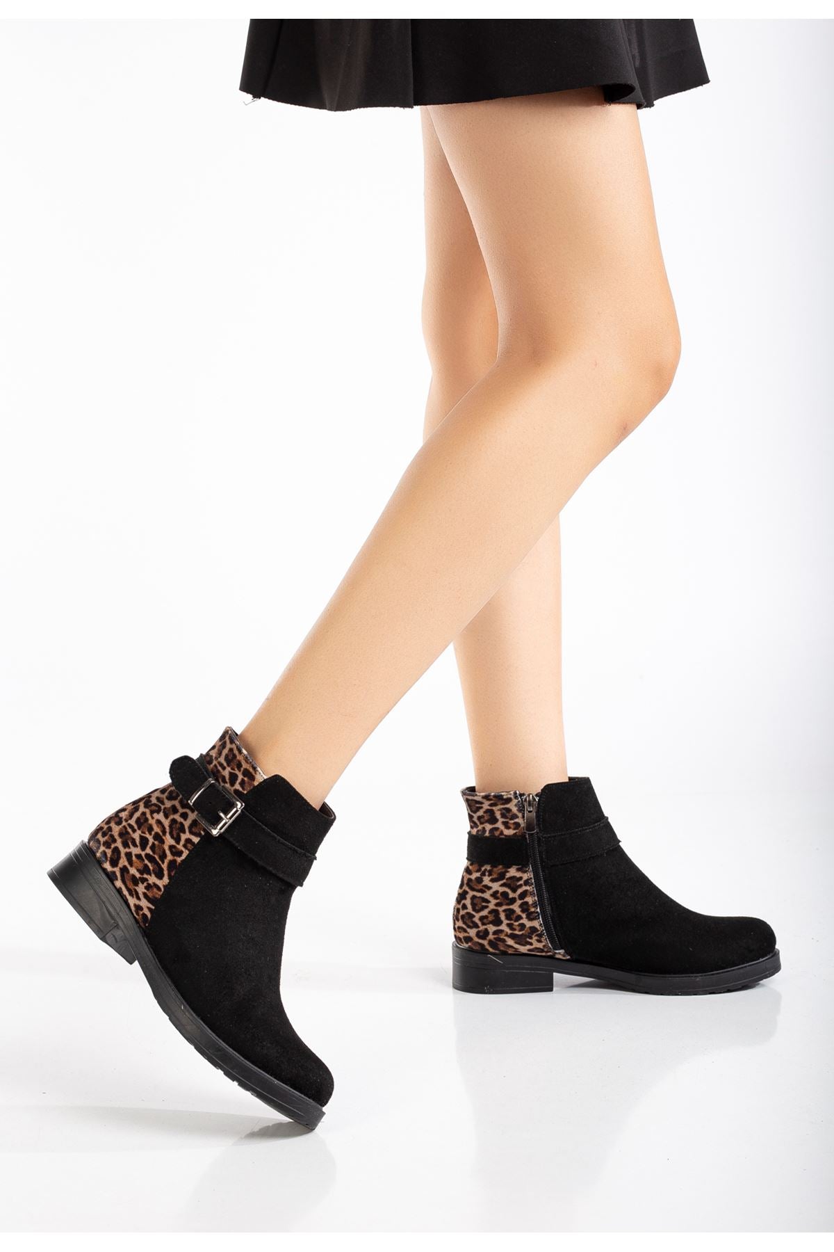 Ayakkabı Aşkı 165-204/1 Siyah Süete Leopar Toka Aksesuarlı Fermuarlı Günlük Kadın Bot - Ayakkabı Aşkı