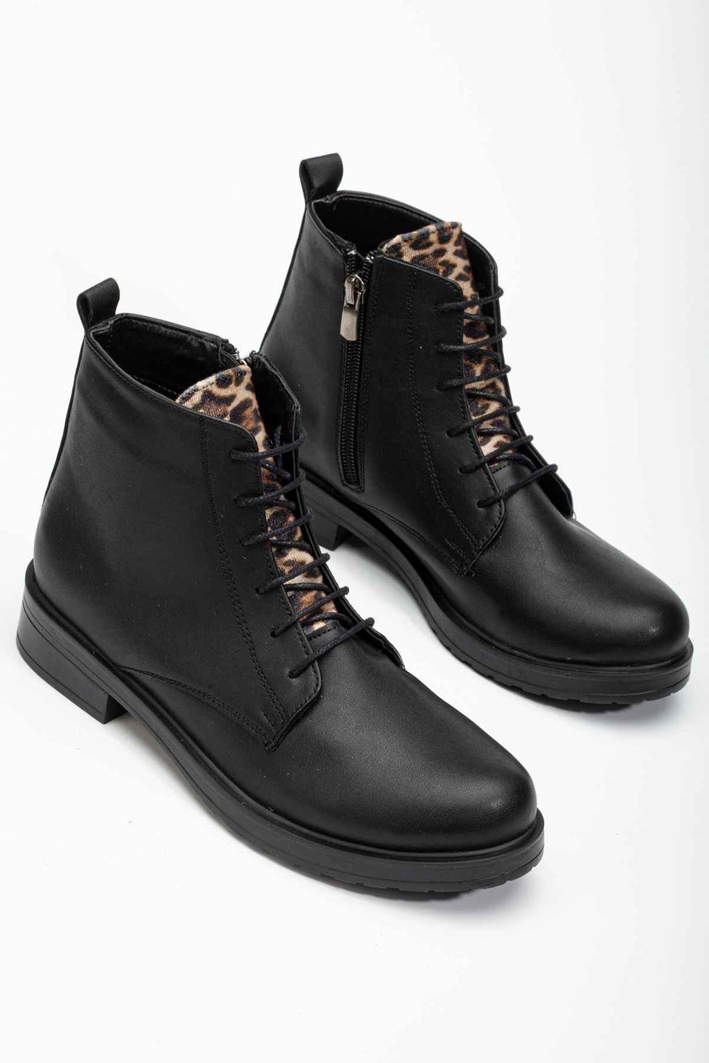 Ayakkabı Aşkı 165-225 Siyaha Leopar Bağcıklı Fermuarlı Günlük Kadın Bot