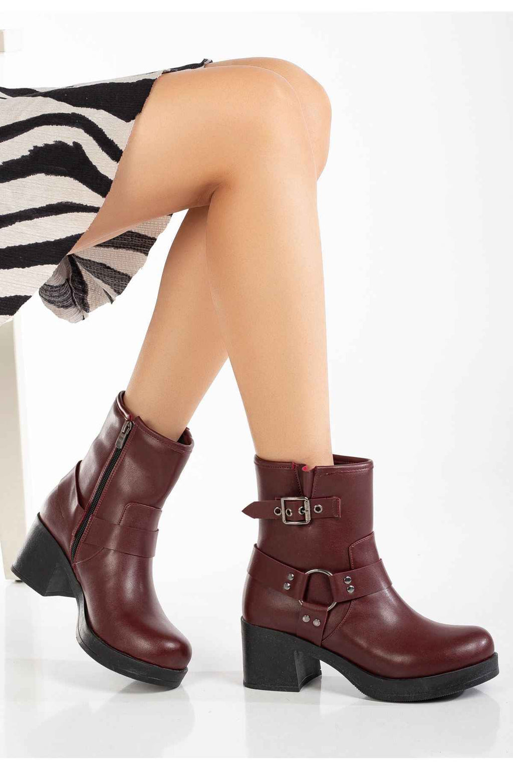 Ayakkabı Aşkı 5109-3042 Bordo Toka Aksesuarlı Fermuarlı Kalın Topuklu Günlük Kadın Bot