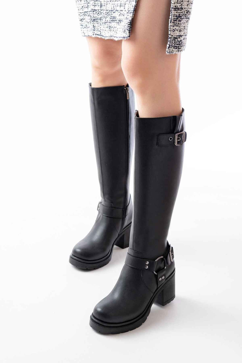 Ayakkabı Aşkı 767-3005 Siyah Toka Aksesuarlı Fermuarlı Günlük Kalın Topuklu Kadın Bot