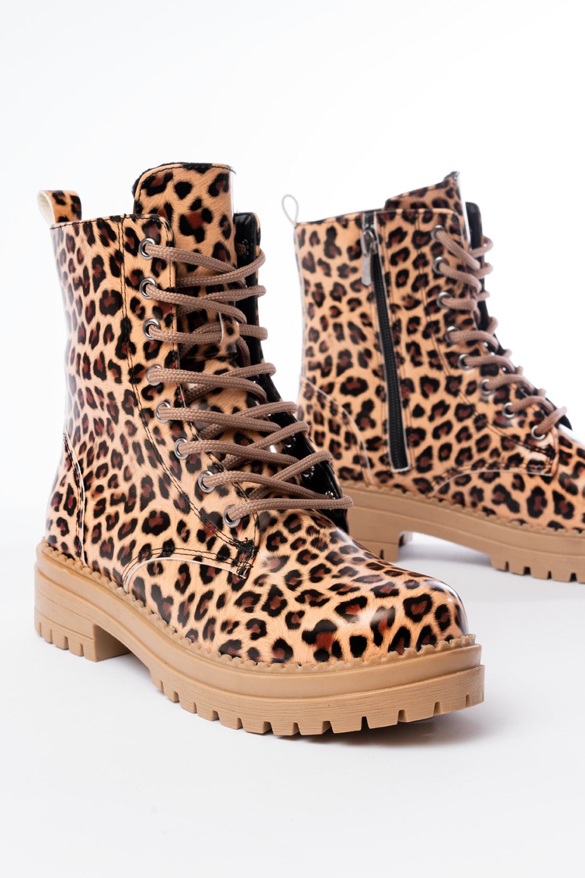 2121-356 Parlak Leopar Bağcıklı Fermuarlı Günlük Kadın Bot - Taba