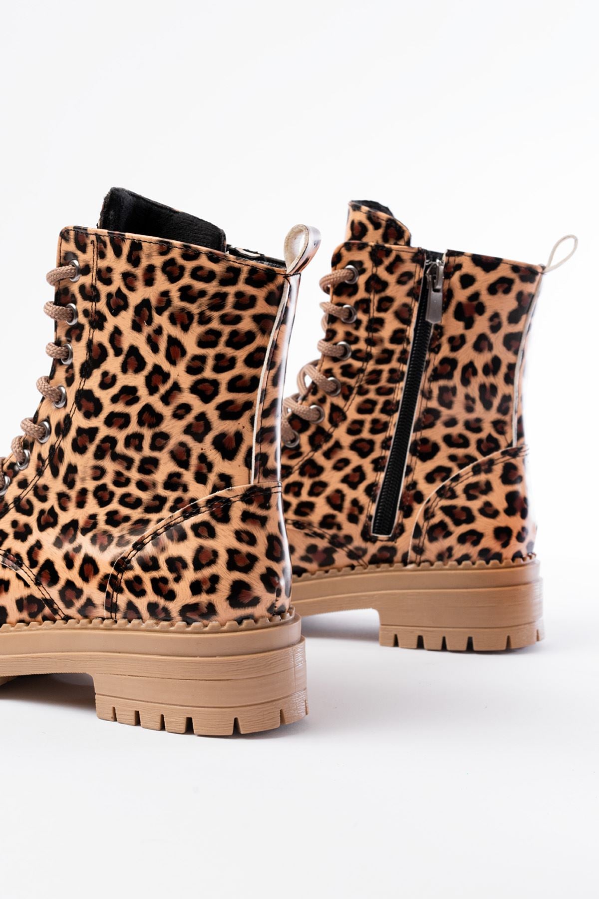 Ayakkabı Aşkı Parlak Leopar Bağcıklı Fermuarlı Günlük Kadın Bot