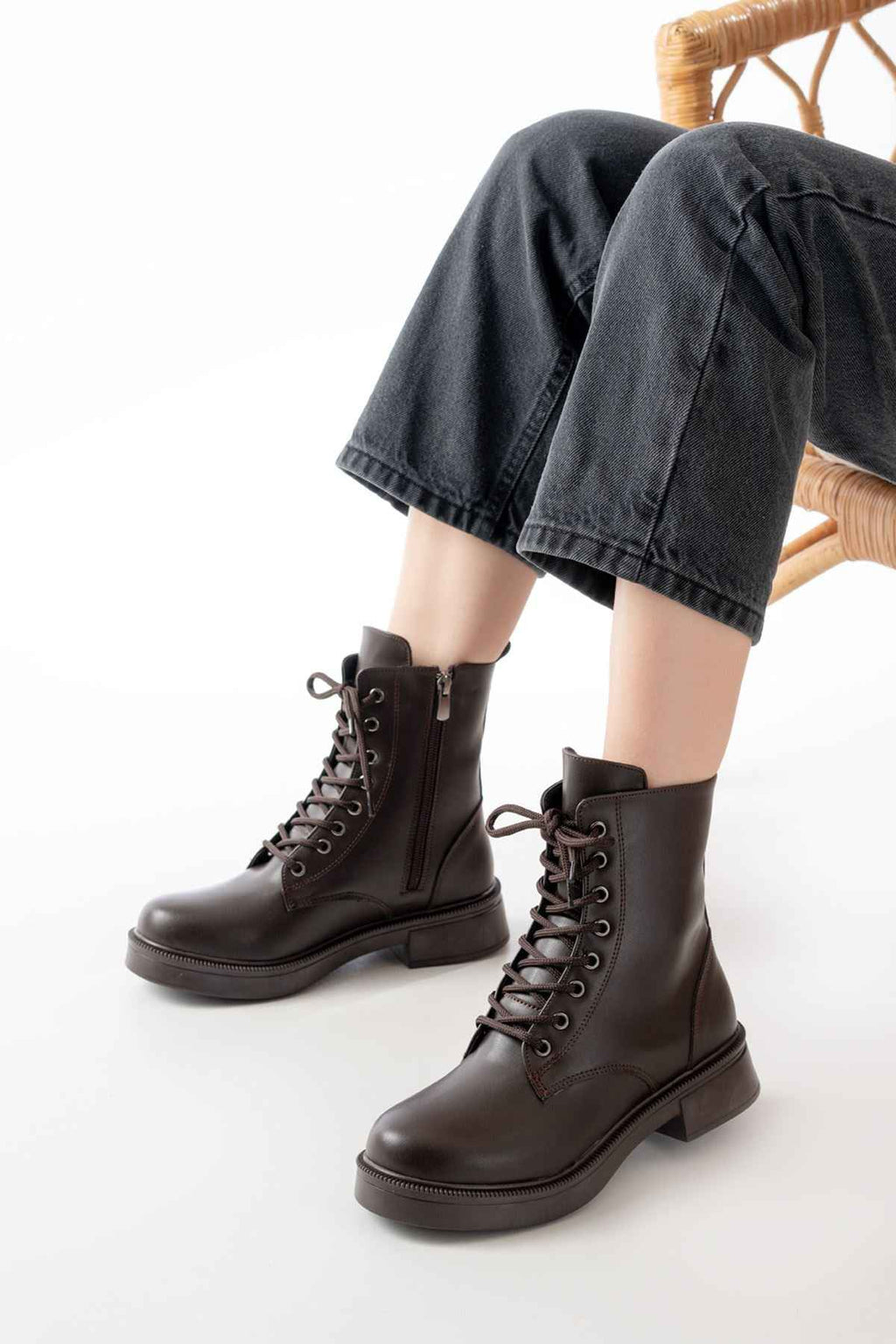 Ayakkabı Aşkı 02-356 Kahve Düz Topuklu Bağcıklı Fermuarlı Günlük Kadın Bot