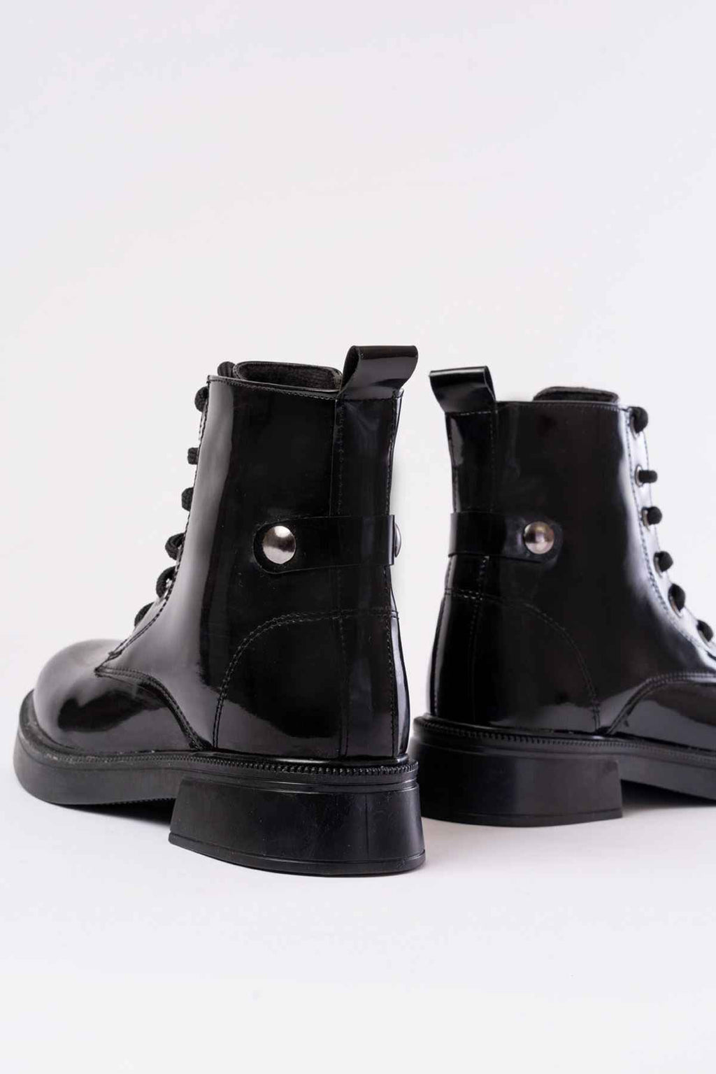 Ayakkabı Aşkı 02-2003 Siyah Rugan Bağcıklı Fermuarlı Günlük Kadın Bot