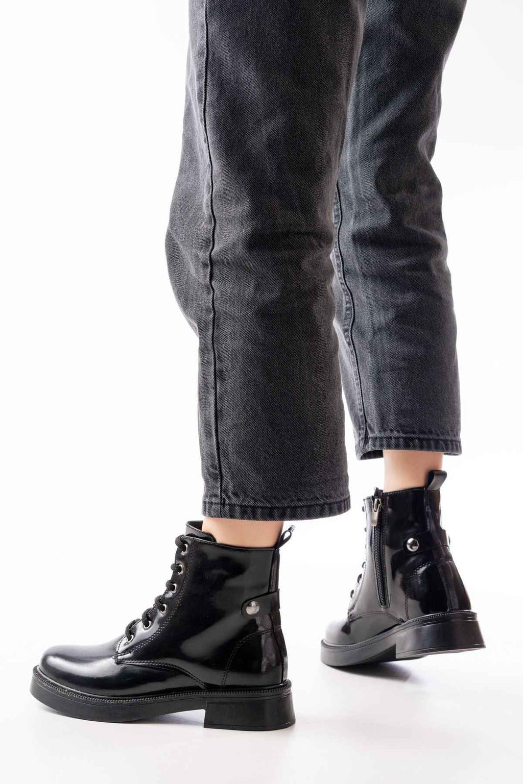 Ayakkabı Aşkı 02-2003 Siyah Rugan Bağcıklı Fermuarlı Günlük Kadın Bot