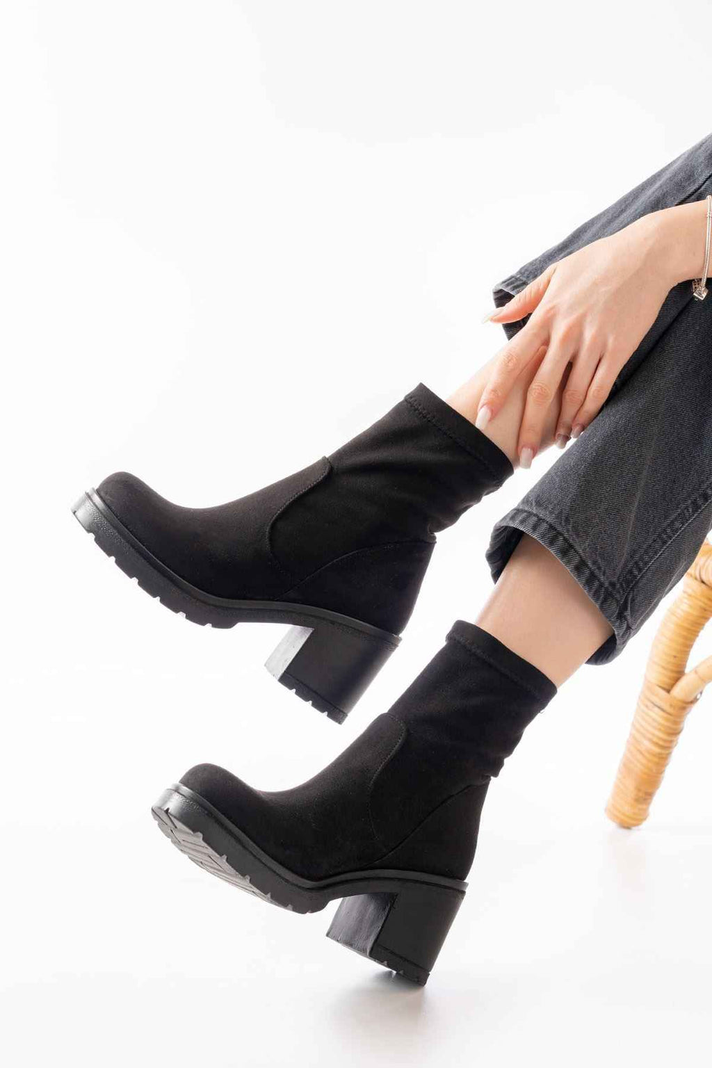 Ayakkabı Aşkı 767-3040 Siyah Süet Günlük Kalın Topuklu Kadın Bot