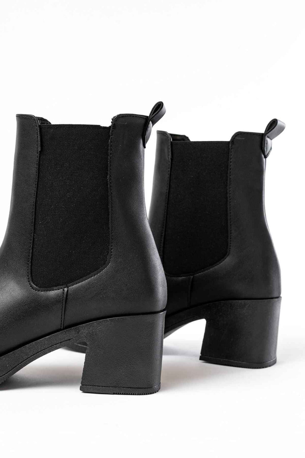 Ayakkabı Aşkı 5109-3056 Siyah Lastikli Kalın Topuklu Günlük Kadın Bot