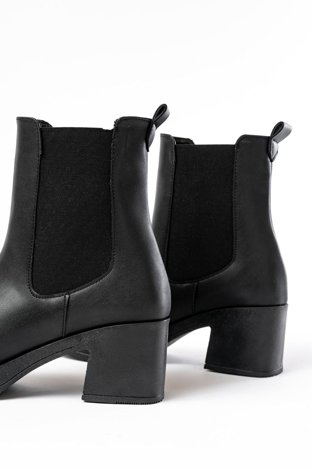 Ayakkabı Aşkı Siyah Lastikli Kalın Topuklu Günlük Kadın Bot