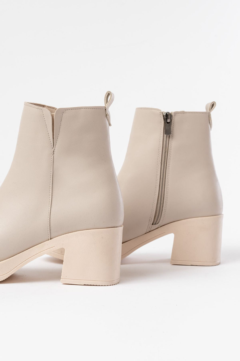 Ayakkabı Aşkı Bej Lastikli Fermuarlı Kalın Topuklu Günlük Kadın Bot - Ayakkabı Aşkı