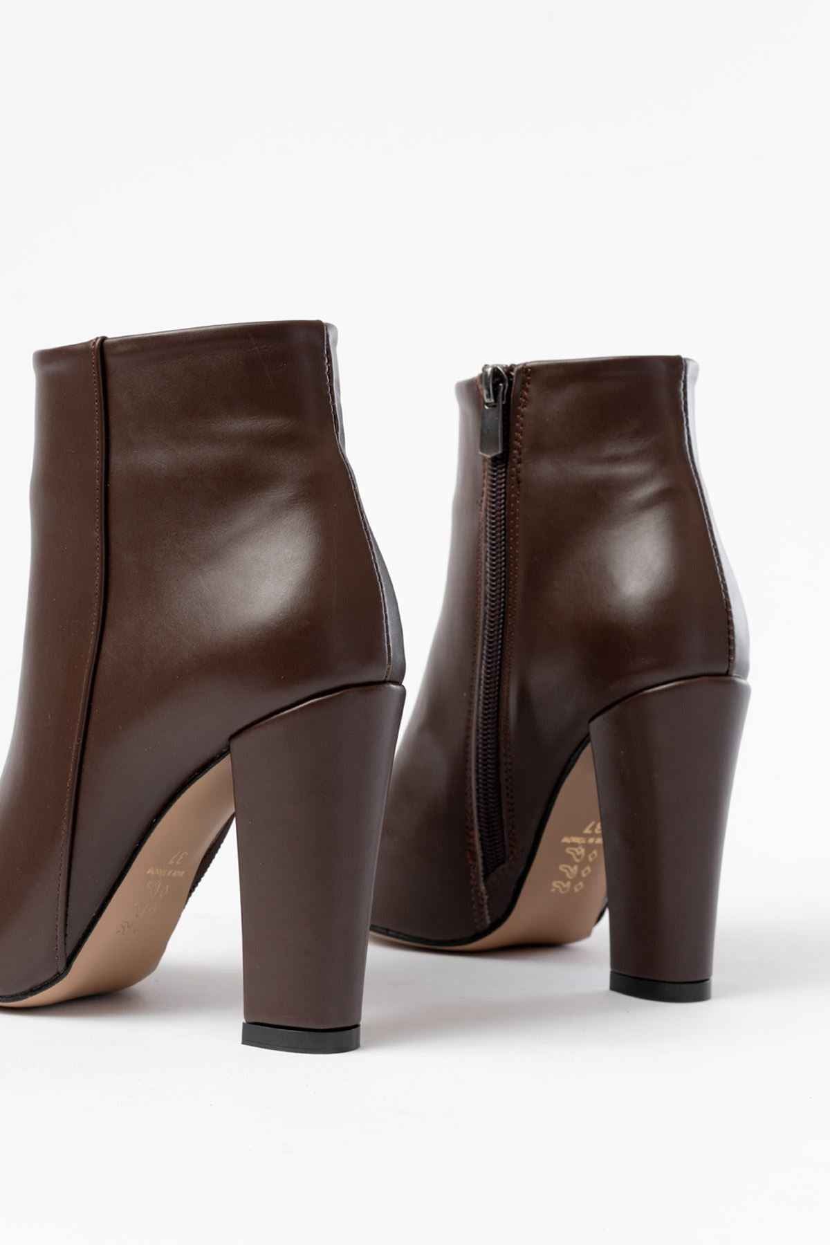 Ayakkabı Aşkı Vrt-4801 Kahverengi Yüksek Kalın Topuklu Fermuarlı Kadın Bot
