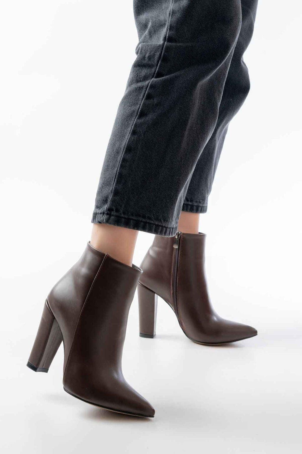 Ayakkabı Aşkı Vrt-4801 Kahverengi Yüksek Kalın Topuklu Fermuarlı Kadın Bot