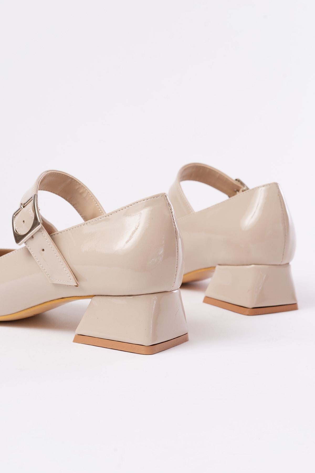 Ayakkabı Aşkı Bej Rugan Günlük 4 cm Topuklu Bayan Ayakkabı - Ayakkabı Aşkı