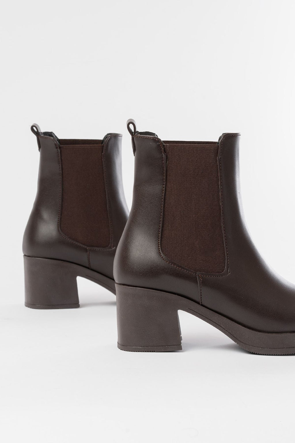 Ayakkabı Aşkı Kahverengi Lastikli Kalın Topuklu Günlük Kadın Bot - Ayakkabı Aşkı