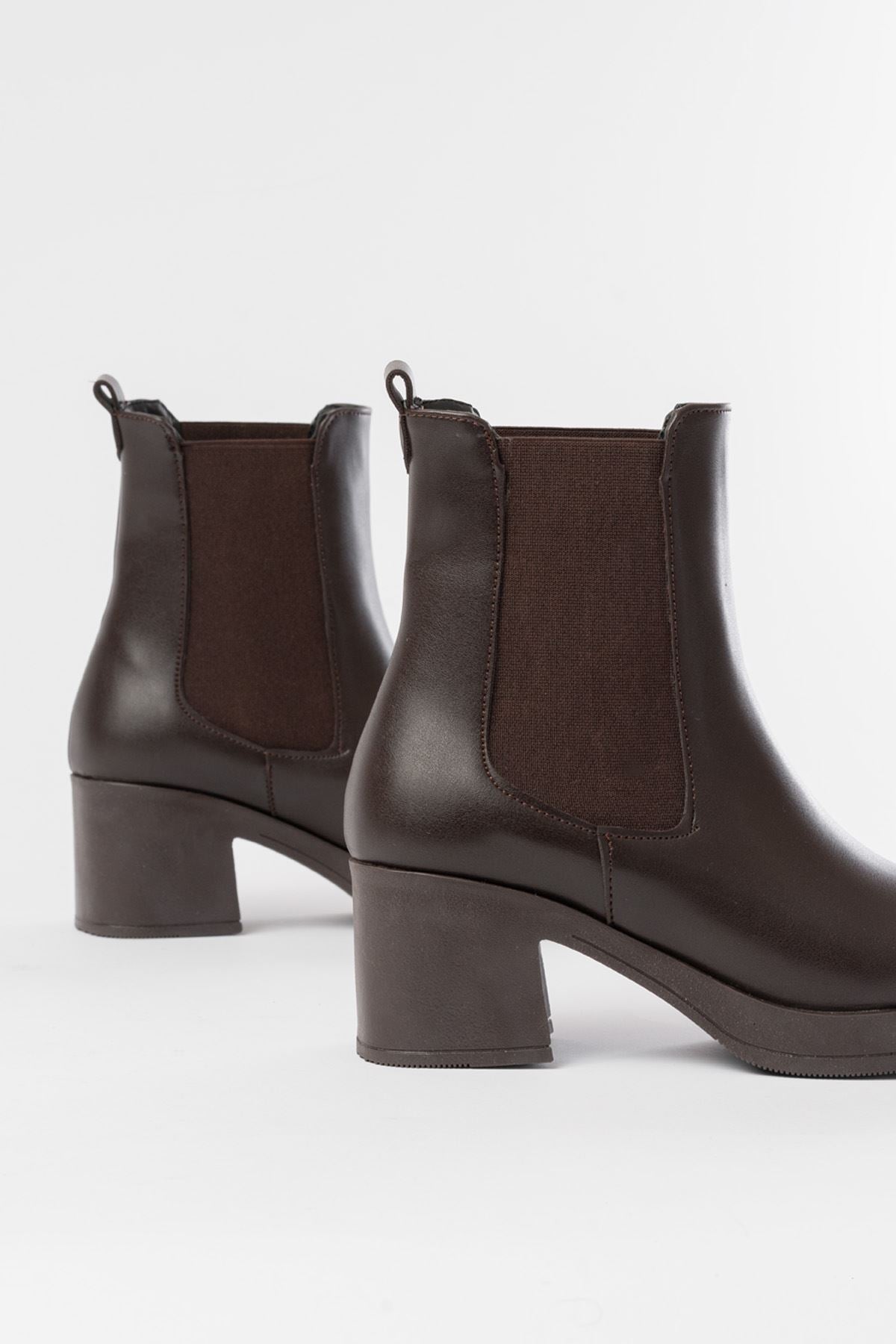 Ayakkabı Aşkı Kahverengi Lastikli Kalın Topuklu Günlük Kadın Bot - Ayakkabı Aşkı